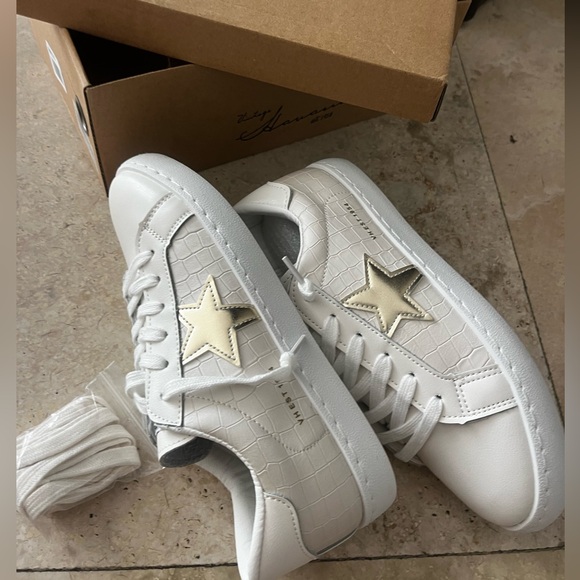 Women\'s White Sneakers with Gold Star